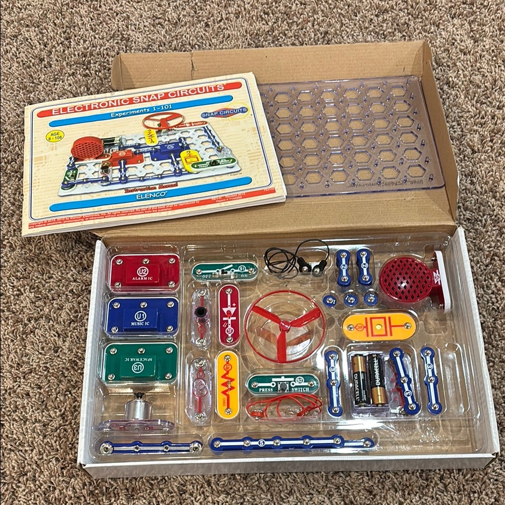 Snap Circuits Jr. Model SC-100 Electronics Exploration Kit - Picture 2 of 2